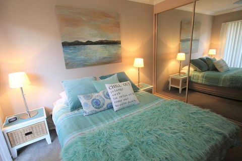 CHILL OUT LAKESIDE At FORSTER - Accommodation ACT 4