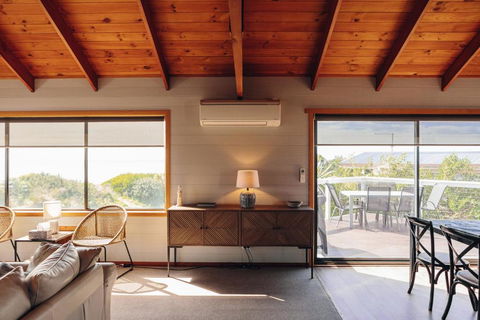 Beach Break - Accommodation ACT 5
