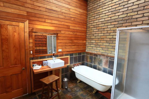 At The Beach & Not Quite At The Beach Holiday Cottages Stanley - Accommodation ACT 3