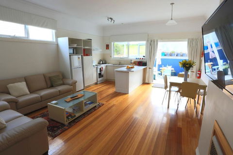 At The Beach & Not Quite At The Beach Holiday Cottages Stanley - Accommodation ACT 5