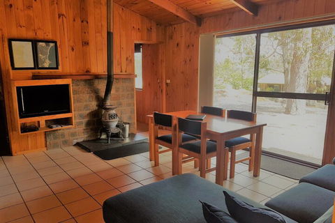Woodbine Park Eco Cabins - Accommodation ACT 5