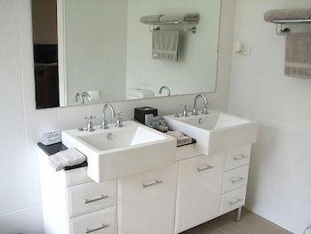 Nightingale Luxury Villas - Accommodation ACT 3