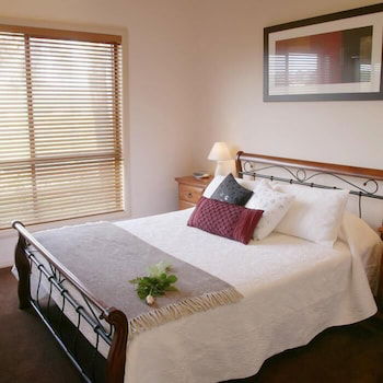 Nightingale Luxury Villas - Accommodation ACT 6