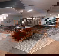 West Peak Hotel - Accommodation ACT