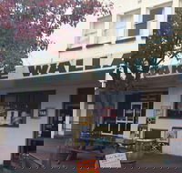 Lake Wallace Hotel - Accommodation ACT