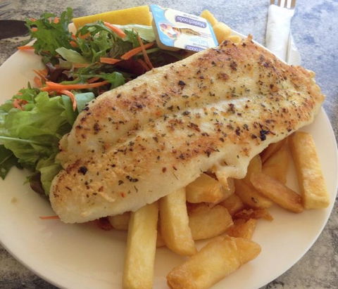 Three Fish Cafe - Accommodation ACT 1
