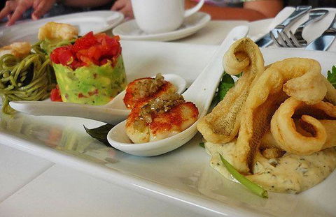 Flutes Restaurant - Accommodation ACT 7