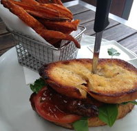 Red Dog on the Green - Accommodation ACT