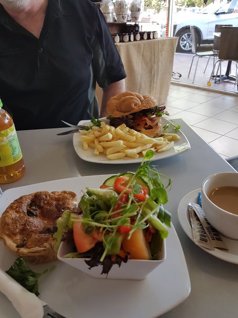 Deja Vu Cafe - Accommodation ACT 4