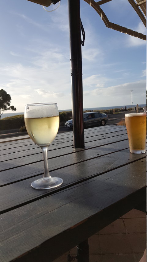 The Hollow Beach Bar And Grill - Accommodation ACT 9