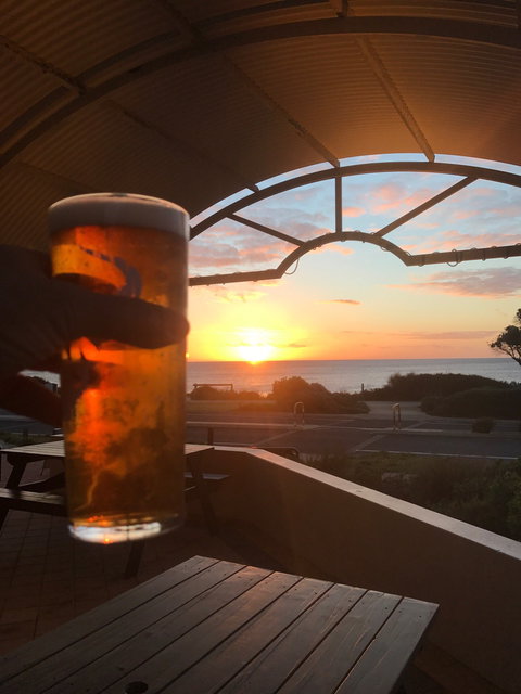 The Hollow Beach Bar And Grill - Accommodation ACT 3