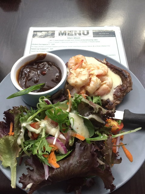 The Hollow Beach Bar And Grill - Accommodation ACT 6