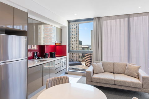 Meriton Suites Campbell Street - Accommodation ACT 4