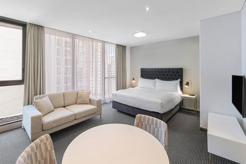 Meriton Suites Campbell Street - Accommodation ACT 5