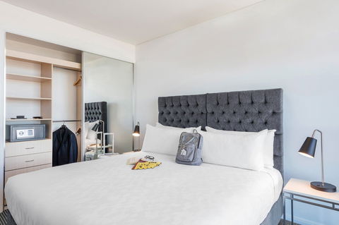 Meriton Suites Campbell Street - Accommodation ACT 6