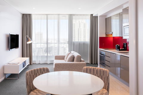 Meriton Suites Campbell Street - Accommodation ACT 7