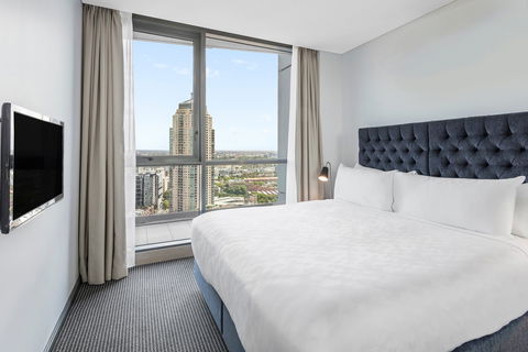 Meriton Suites Campbell Street - Accommodation ACT 8