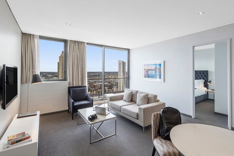 Meriton Suites Campbell Street - Accommodation ACT 9