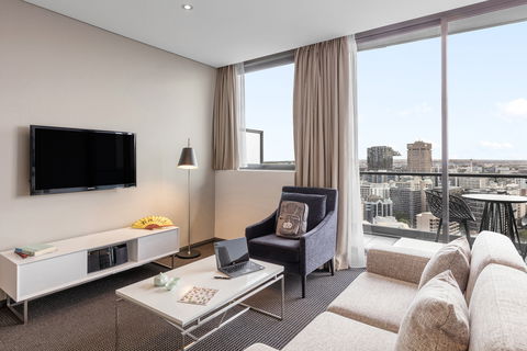 Meriton Suites Campbell Street - Accommodation ACT 11