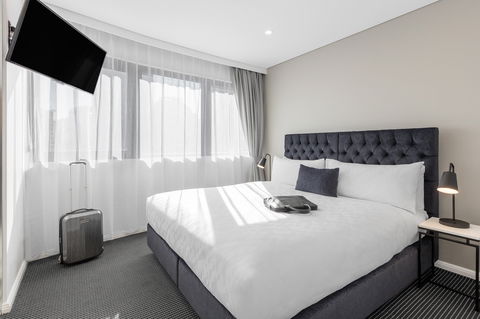 Meriton Suites Kent Street - Accommodation ACT 0