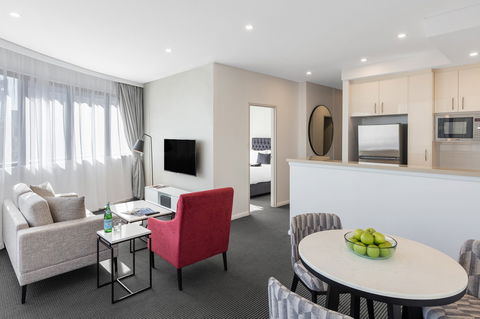 Meriton Suites Kent Street - Accommodation ACT 1