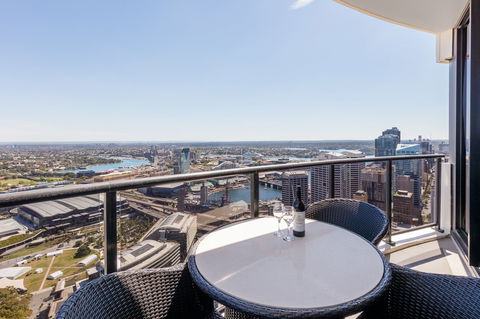 Meriton Suites Kent Street - Accommodation ACT 2