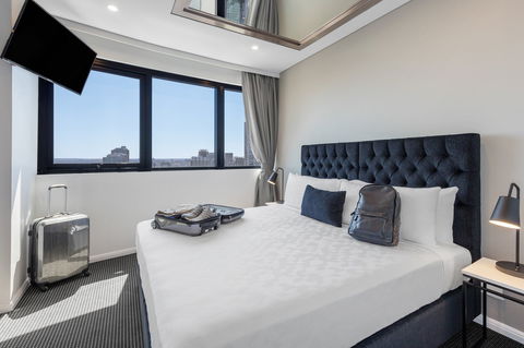 Meriton Suites Kent Street - Accommodation ACT 3