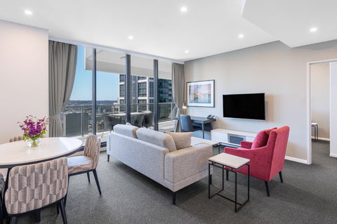 Meriton Suites Kent Street - Accommodation ACT 4