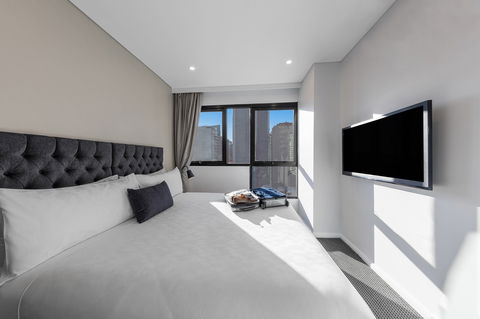 Meriton Suites Kent Street - Accommodation ACT 7