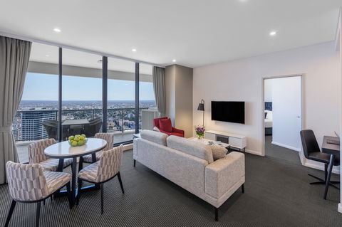 Meriton Suites Kent Street - Accommodation ACT 9