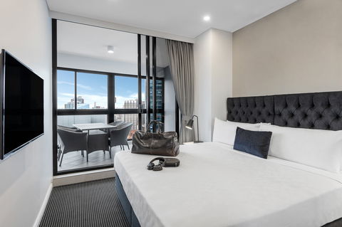 Meriton Suites Kent Street - Accommodation ACT 12