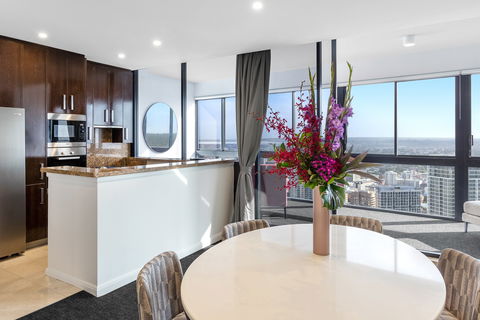 Meriton Suites Kent Street - Accommodation ACT 14