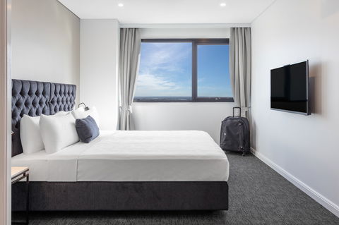 Meriton Suites Kent Street - Accommodation ACT 16