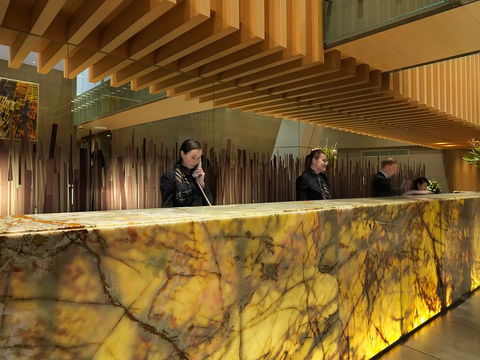 Meriton Suites World Tower - Accommodation ACT 1