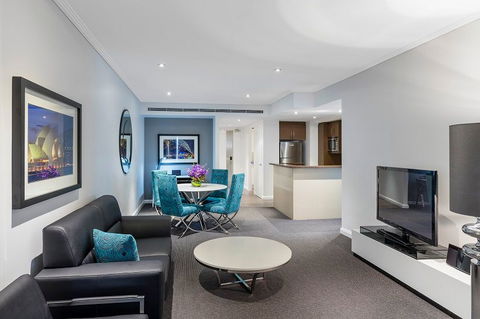 Meriton Suites World Tower - Accommodation ACT 2