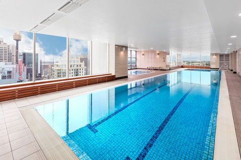 Meriton Suites World Tower - Accommodation ACT 3