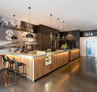Hotel Ibis World Square - Accommodation ACT