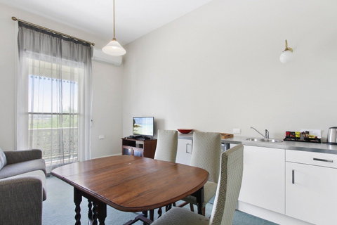 The Riversleigh - Accommodation ACT 12