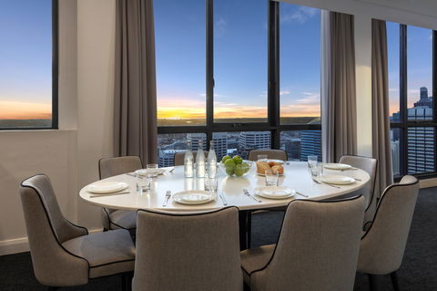 Meriton Suites Pitt Street - Accommodation ACT 3