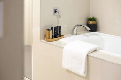 H on Smith Hotel - Accommodation ACT 3