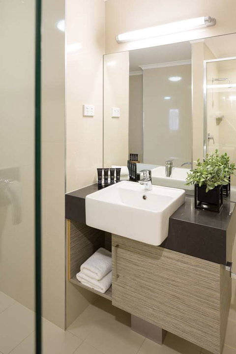 H on Smith Hotel - Accommodation ACT 7