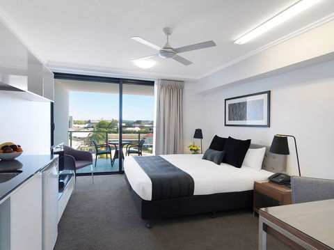 Oaks Carlyle - Accommodation ACT 2