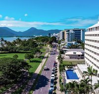 Holiday Inn Cairns Harbourside - Accommodation ACT