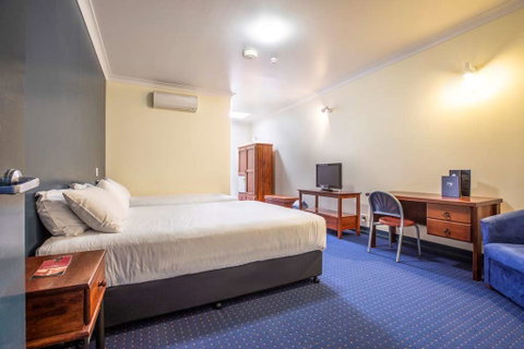 Atherton Hotel - Accommodation ACT 2