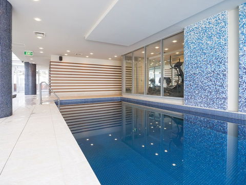 Oaks Liberty Towers - Accommodation ACT 2