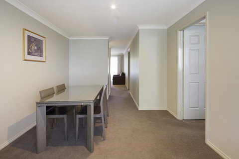 Pinnacle Apartments - Accommodation ACT 4