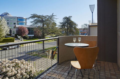 Manuka Park Serviced Apartments - Accommodation ACT 24