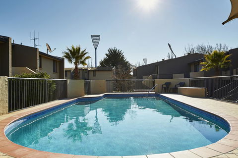 Manuka Park Serviced Apartments - Accommodation ACT 6