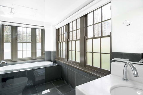 Peppers Gallery Hotel - Accommodation ACT 10