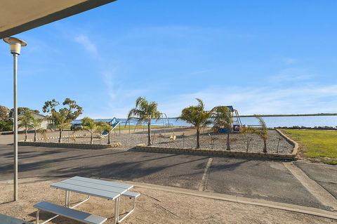 Port Broughton Tourist Park - Accommodation ACT 38